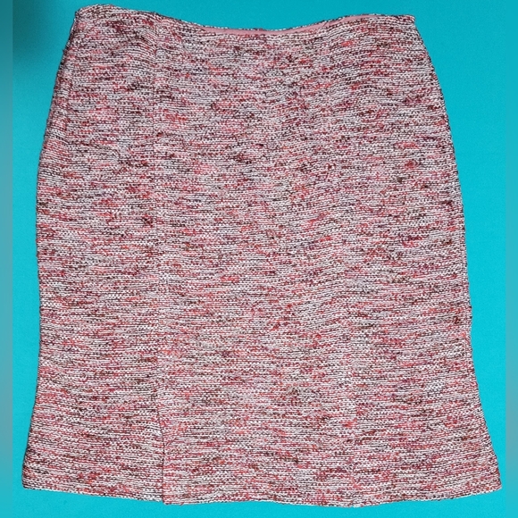 St. John Collection Pink / Red / Mauve Tweed Boucle Pencil Skirt Size 8 - Picture 2 of 9
